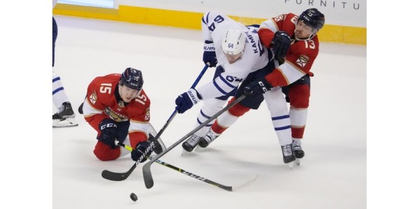 Die Florida Panthers schlagen die Toronto Maple Leafs, um den ersten Platz zurückzuerobern
